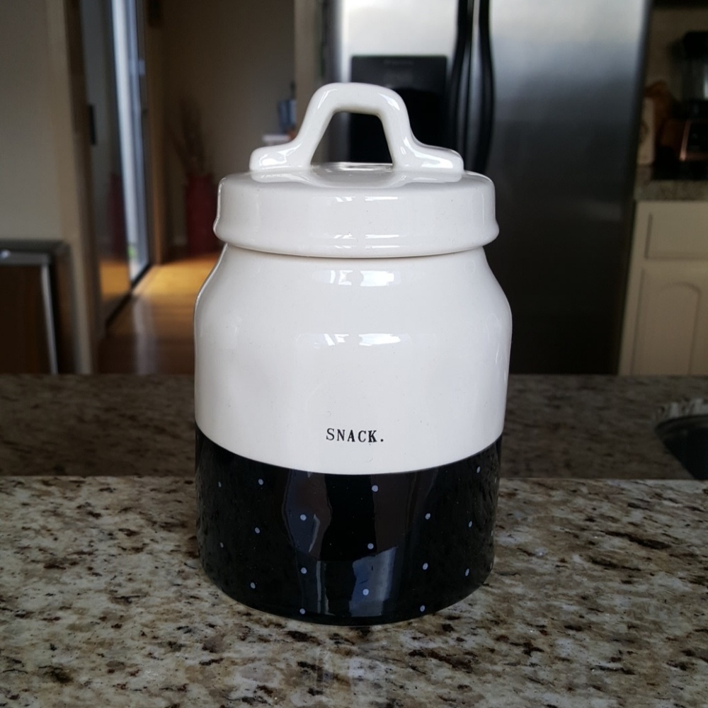 1 small Rae Dunn container